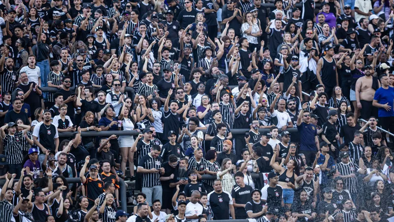 Corinthians leva 21.828 torcedores à arena e amplia marca no futebol feminino