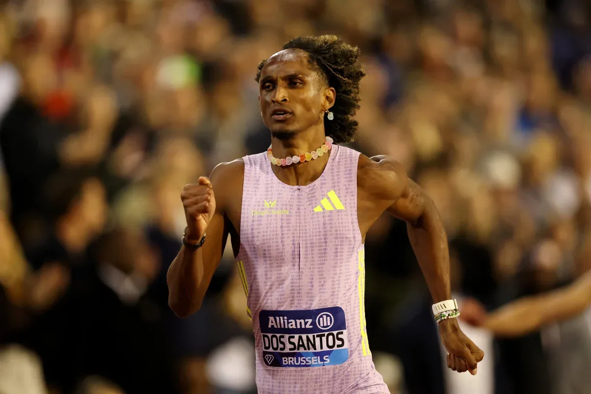 Alison dos Santos amplia domínio e leva terceiro título dos 400 m com barreiras