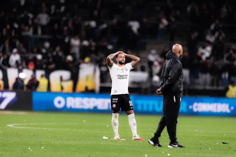 Memphis Depay perde terceiro pênalti pelo Corinthians no tempo normal