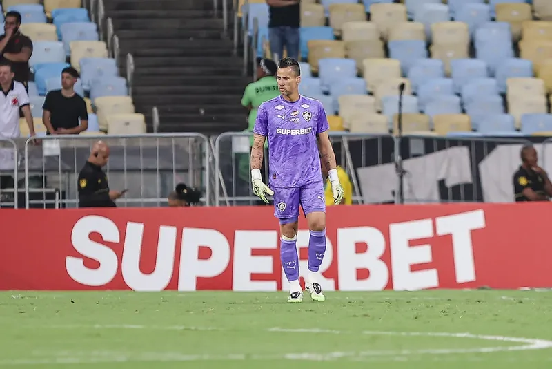 Fábio supera Buffon e amplia marca de jogos sem sofrer gols
