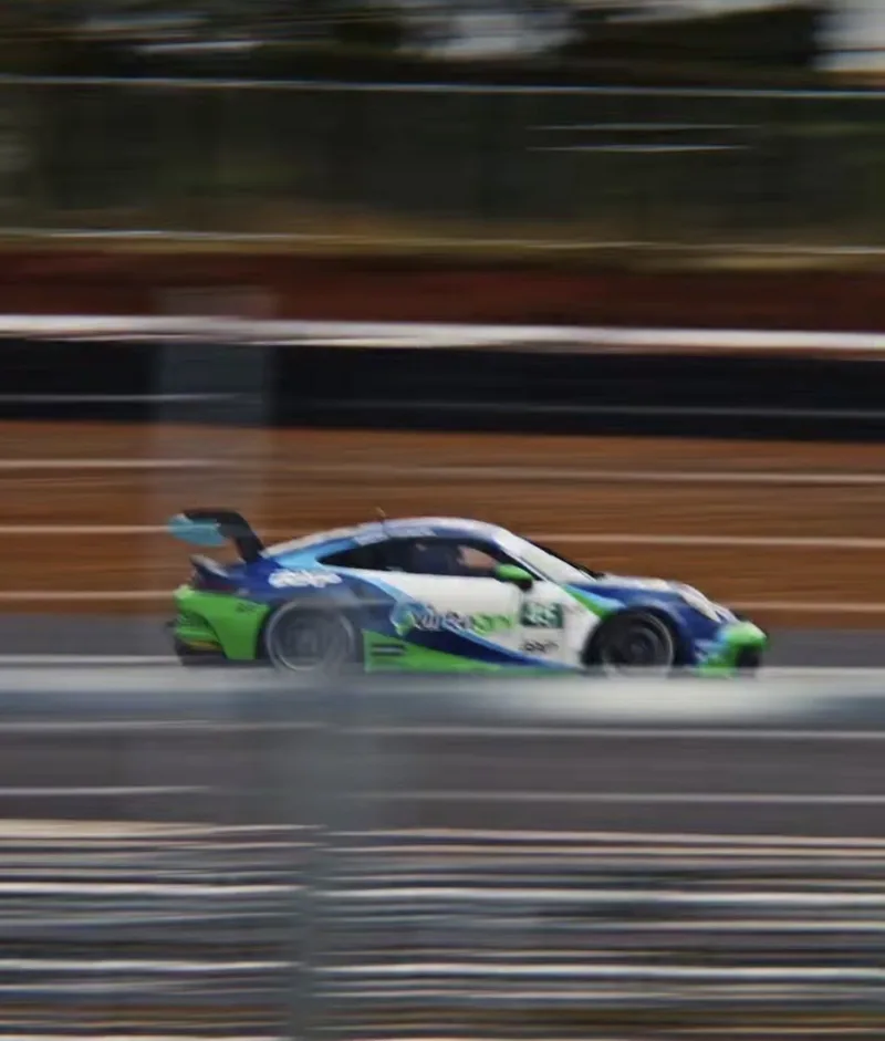 José Moura Neto abandona prova da Porsche Cup após incidente em Brasília