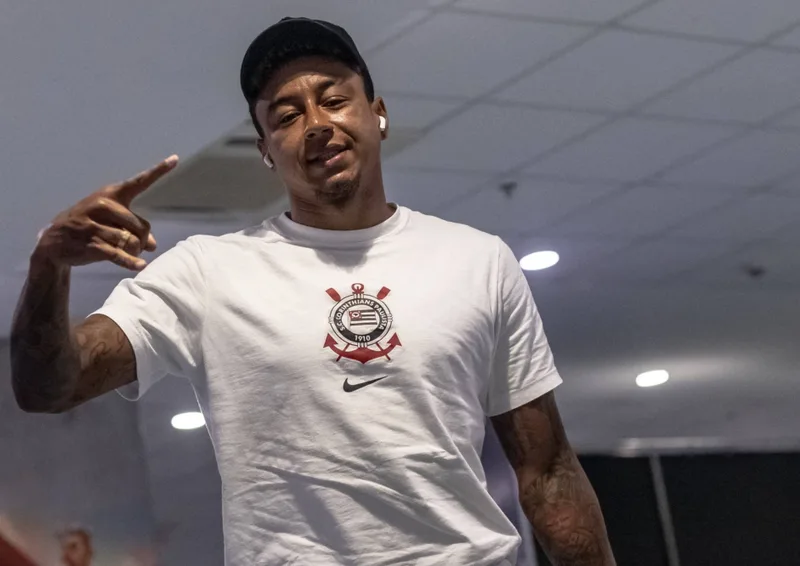 Lingard completa 90 minutos pelo Corinthians após 45 dias