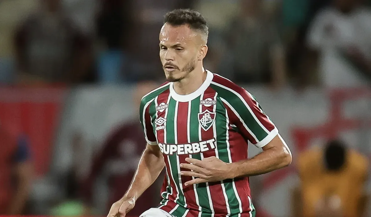 Fluminense celebra aniversário de Renê, que mantém titularidade aos 34 anos