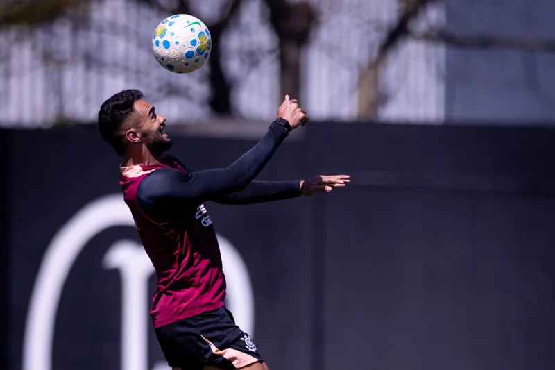 Raniele vê duelo difícil com Flamengo e confia no trabalho do Corinthians