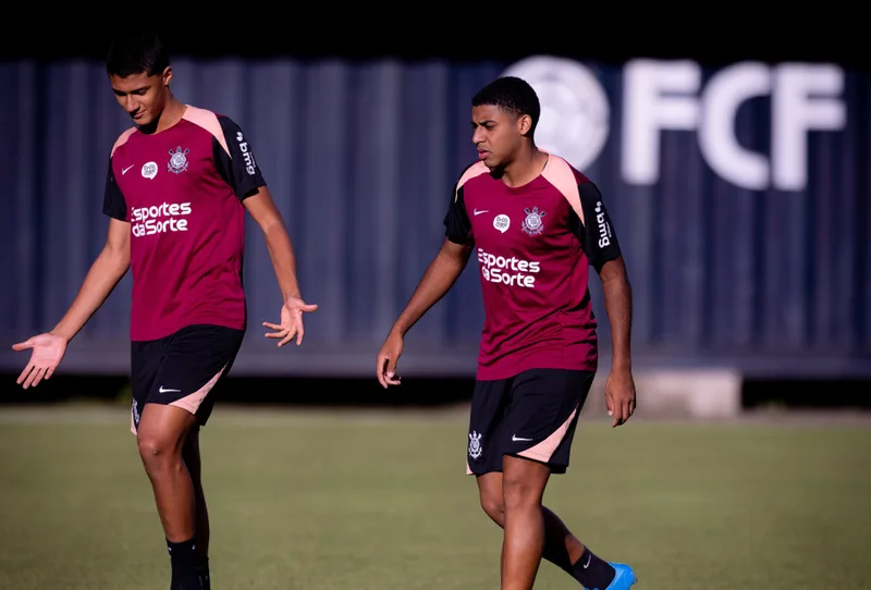 Corinthians define formação alternativa para duelo com o Flamengo