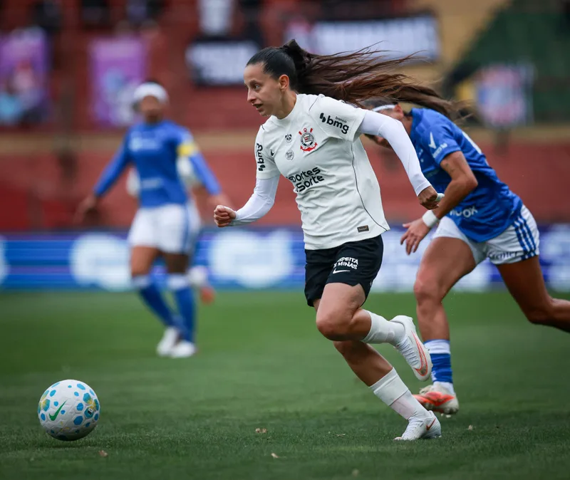 Belén Aquino ganha confiança em nova função e mira sequência no Corinthians