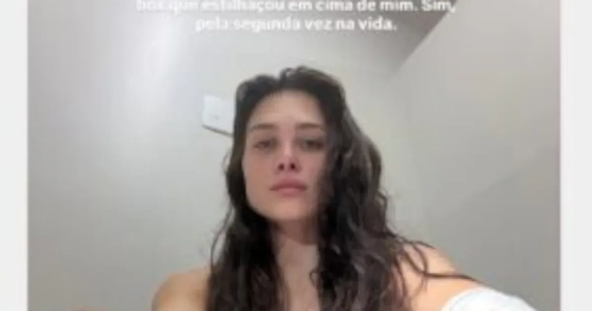 Flavia Pavanelli leva 13 pontos após acidente com box de vidro