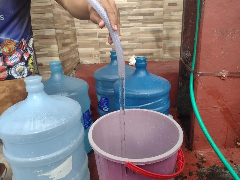 Reparo em adutora altera tráfego e interrompe água em bairros de Manaus