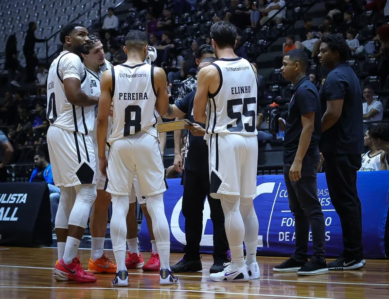 Corinthians paga duas parcelas atrasadas ao basquete, mas mantém débito em aberto