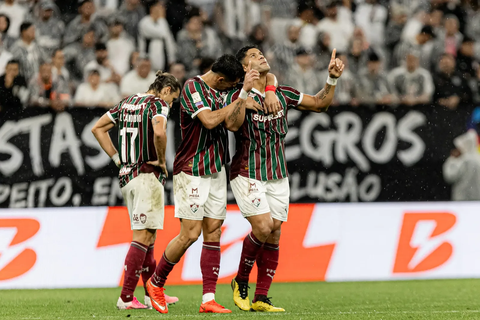 Hulk e Kevin Serna participam de 17 gols do Fluminense após a Copa