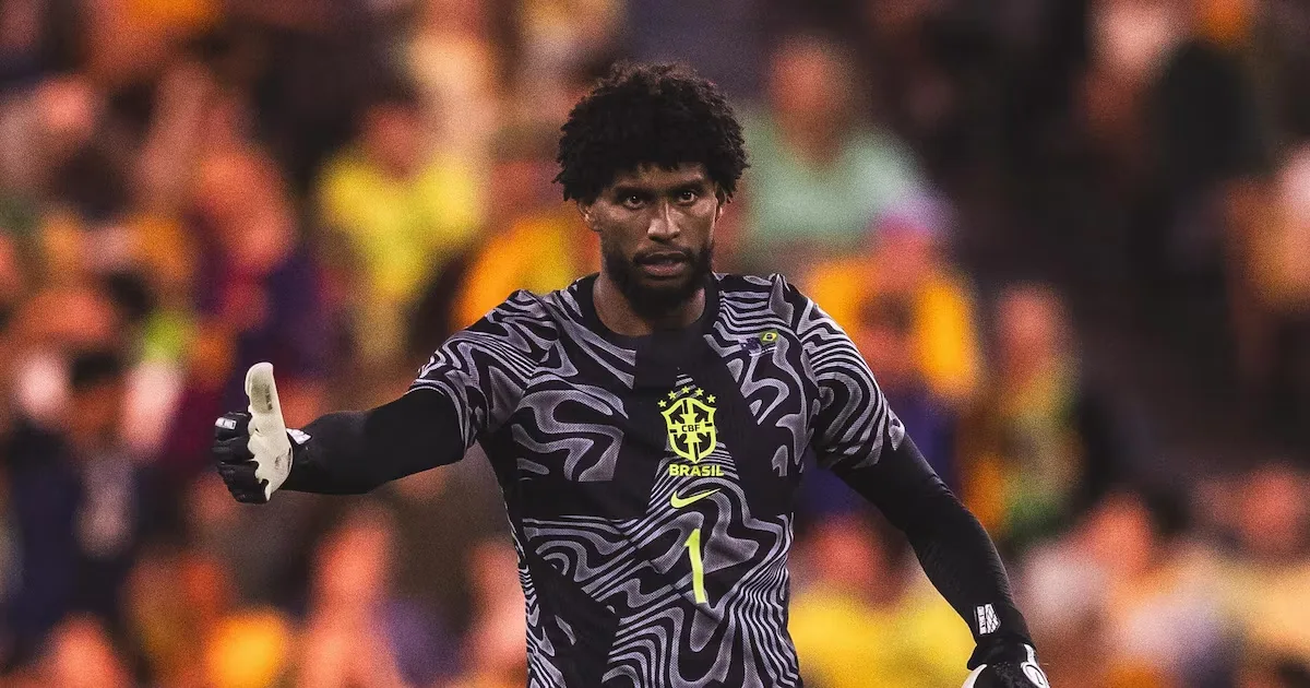Hugo Souza fala sobre pressão e renovação dos goleiros na Seleção