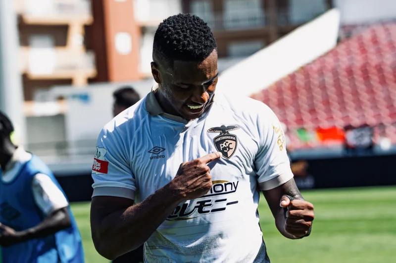 Xavier ganha espaço no Portimonense após passagem pelo Corinthians