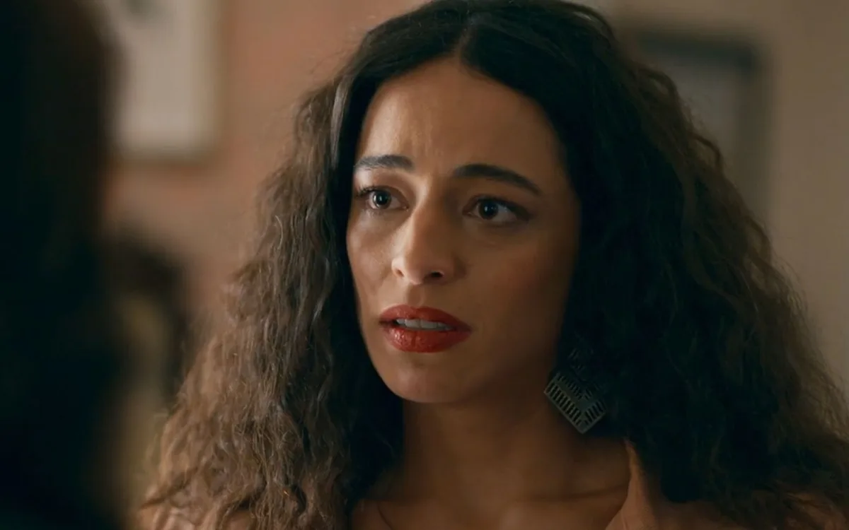 Pri Helena revela escolha de Lyris entre Ulisses e Adriana na novela