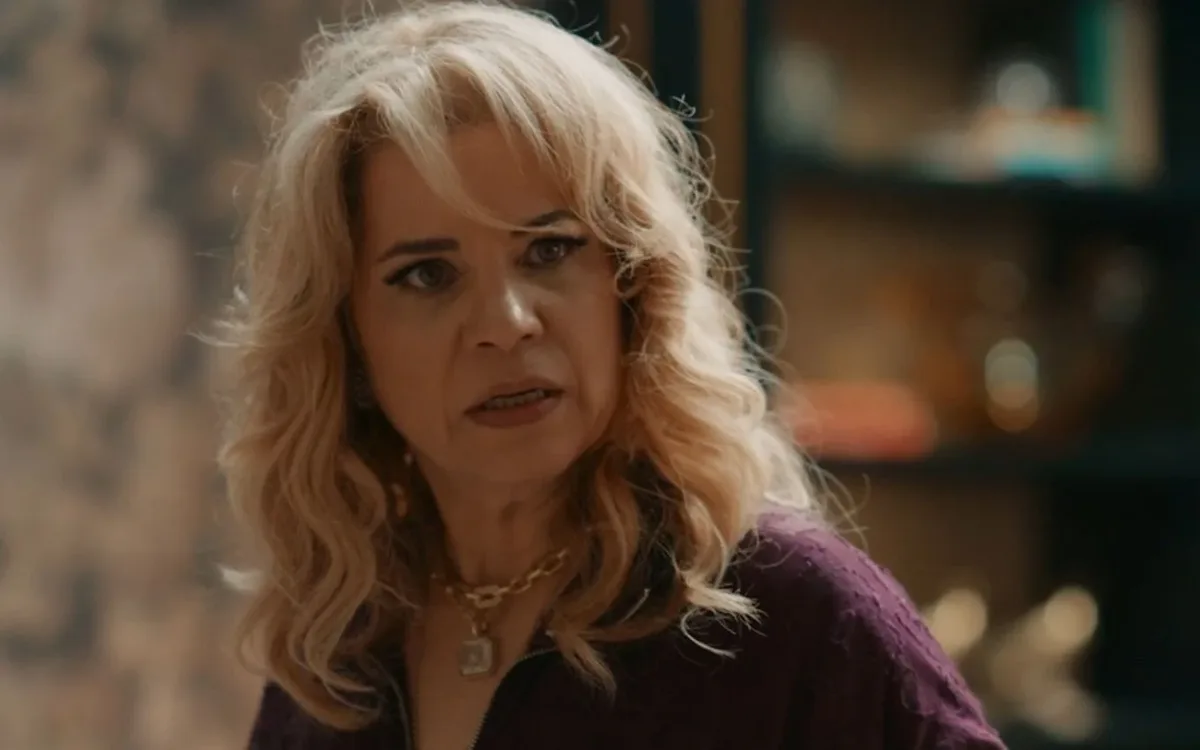 Pilar fracassa contra Rafael e Adriana em Quem Ama Cuida