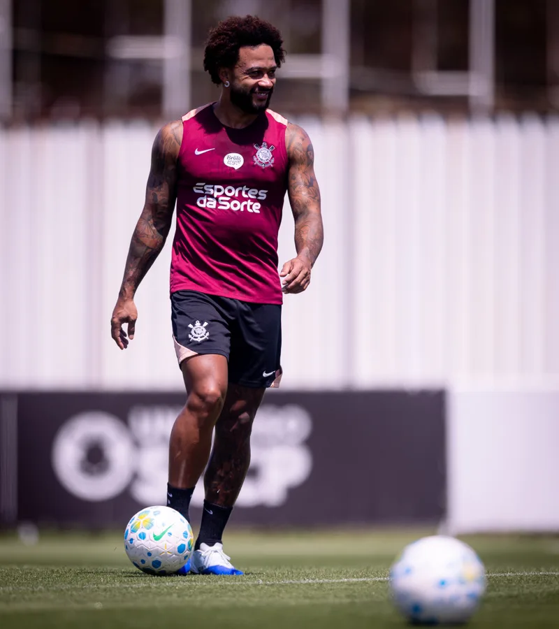 Corinthians mira duelo com o Internacional após treino no CT Joaquim Grava