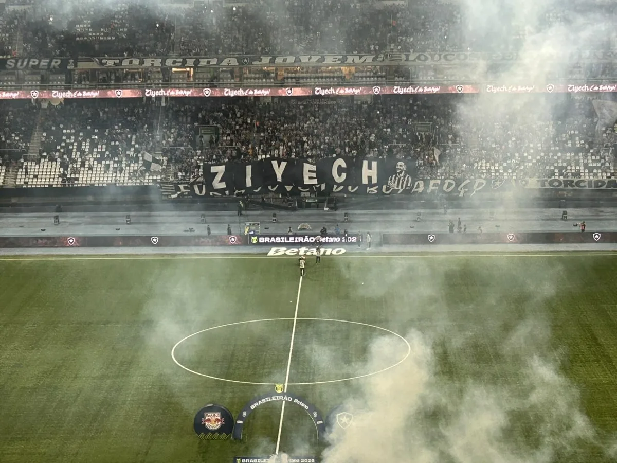 Botafogo apresenta Ziyech à torcida antes de duelo com o Bragantino