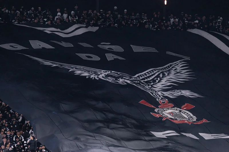 Gaviões cobra reação de Memphis, Garro e gestão do Corinthians após queda