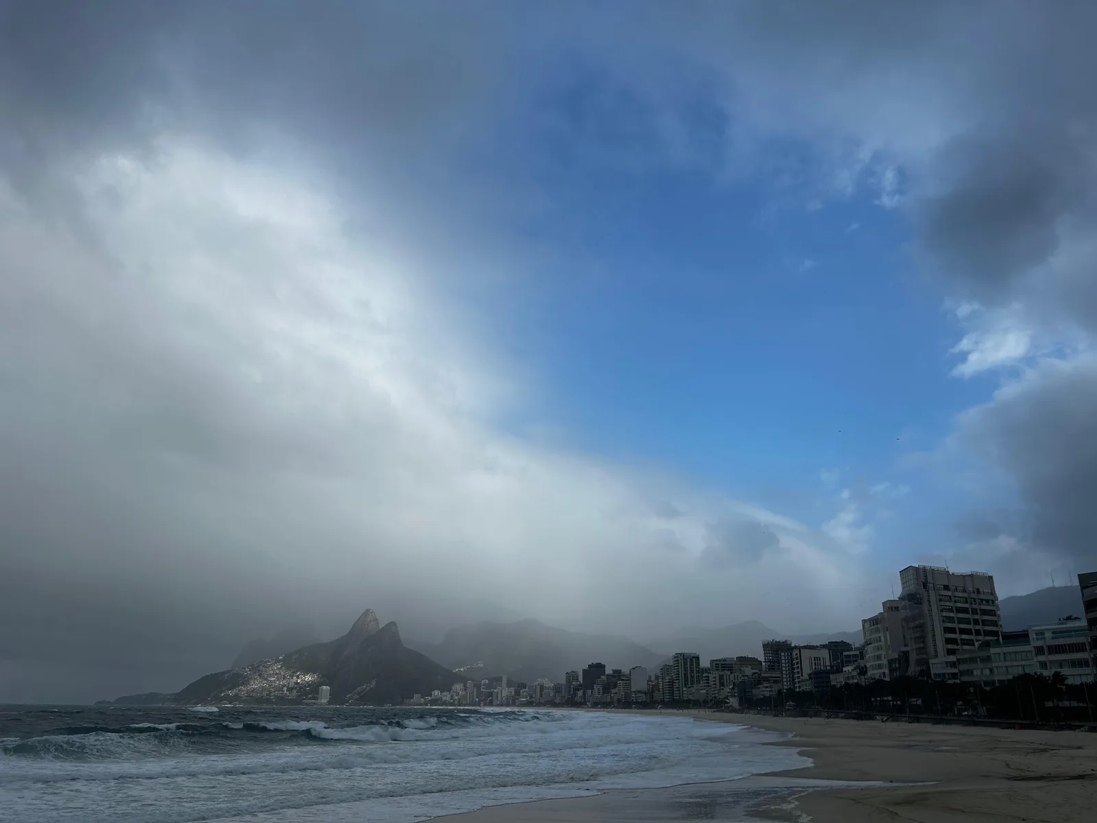 Defesa Civil alerta para ventos em Petrópolis; Rio terá chuva e rajadas na semana