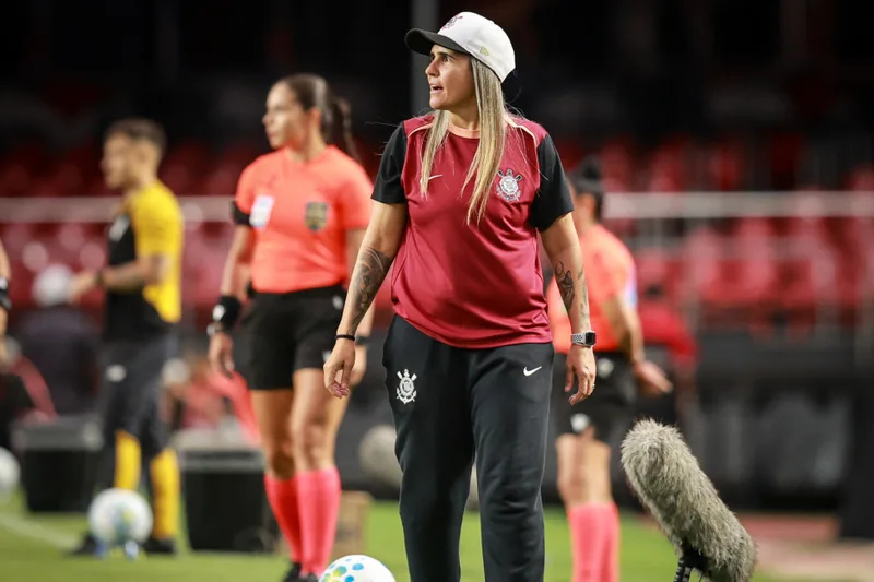 Emily Lima mira reação do Corinthians na Libertadores após vice no Brasileirão
