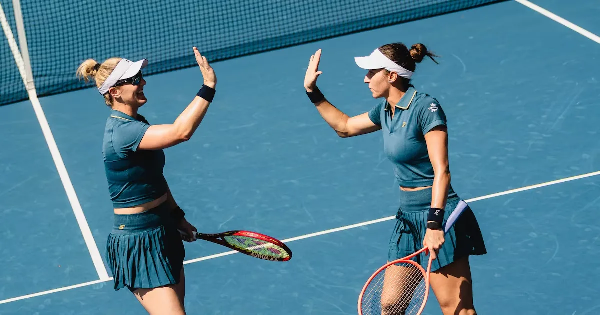 Luisa Stefani avança às oitavas de duplas no US Open