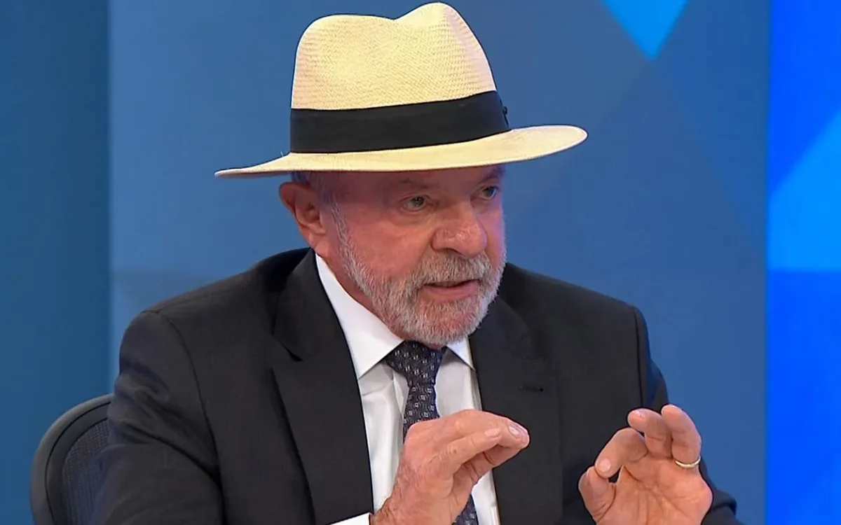 Lula escolhe entrevista em podcast e fica fora do debate da Globo
