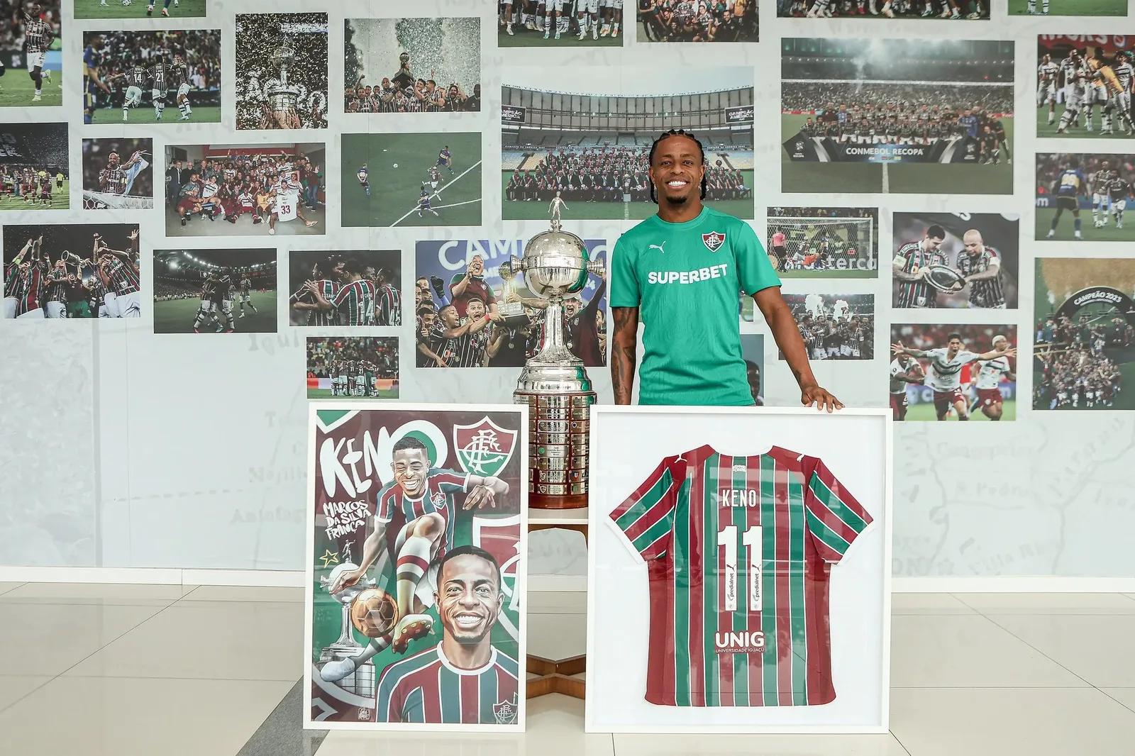 Keno recebe homenagem do Fluminense no aniversário de 37 anos