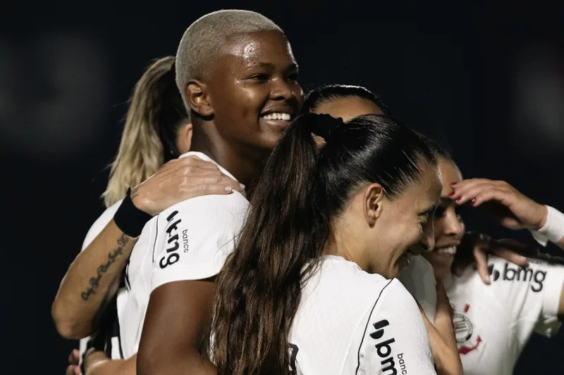 Corinthians regulariza direitos de imagem atrasados do elenco feminino