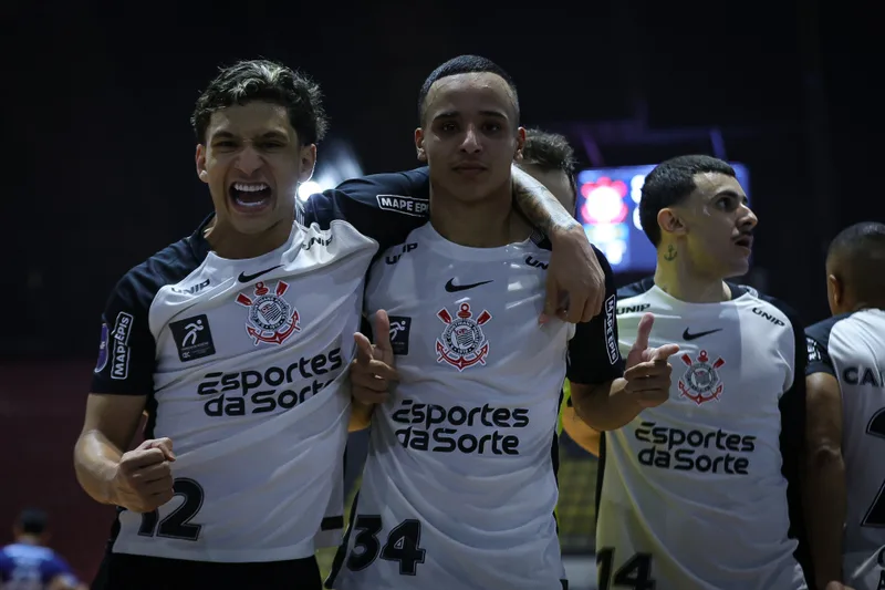 Corinthians tenta encerrar sequência sem vitória no Paraná pela LNF