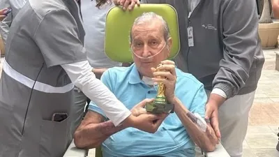 Parreira recebe alta após 80 dias e deixa hospital sob aplausos no Rio