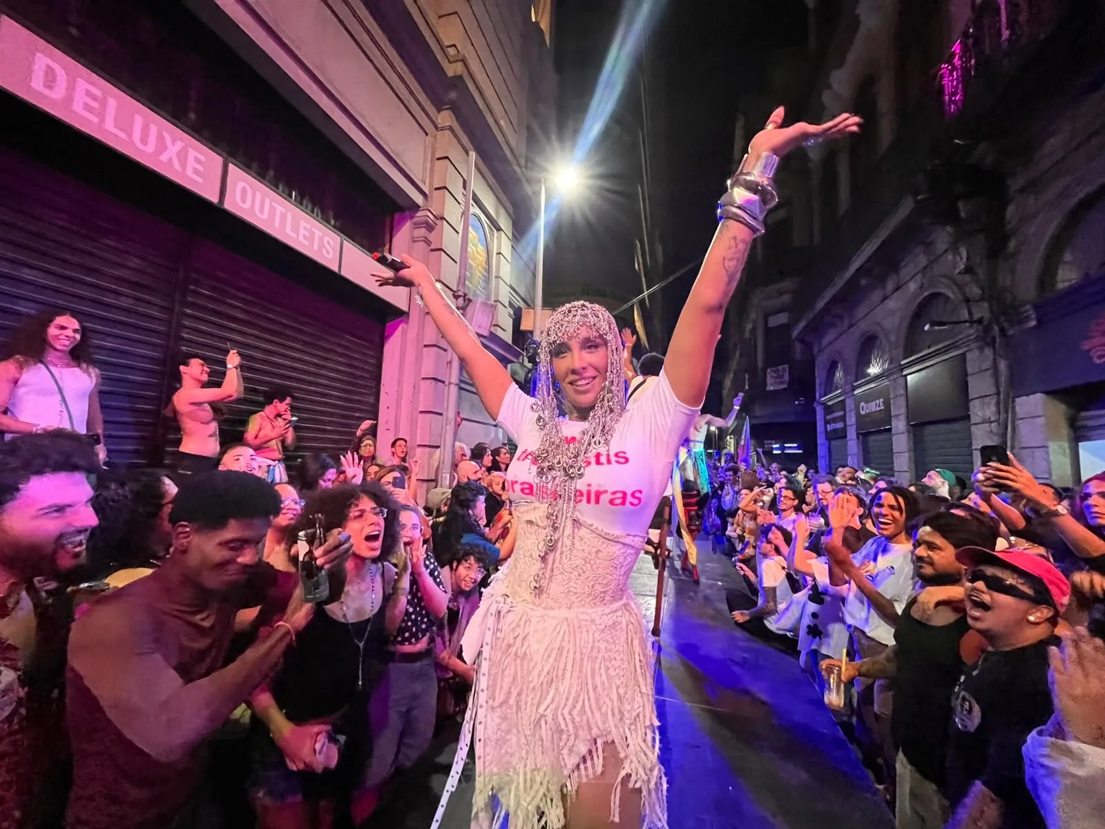 Linn da Quebrada e Bixarte participam de marcha no Centro do Rio