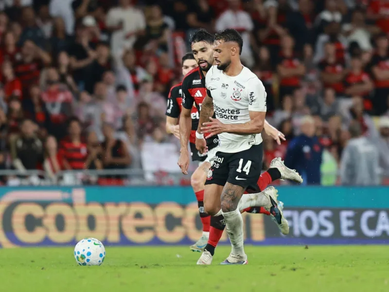 Flamengo vence Corinthians alternativo por 2 a 1 no Maracanã