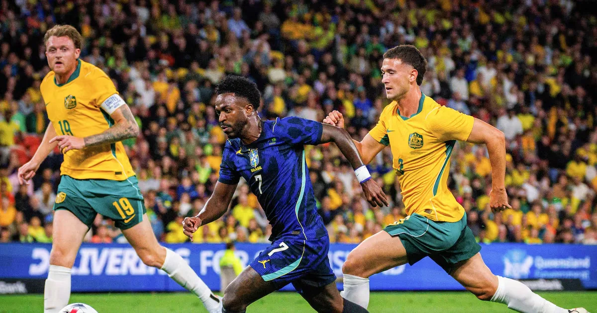 Vini Jr marca de pênalti e agradece Bruno Guimarães na vitória do Brasil