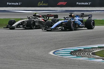 Bortoleto termina GP do Bahrein em 18º após incidente com Sainz
