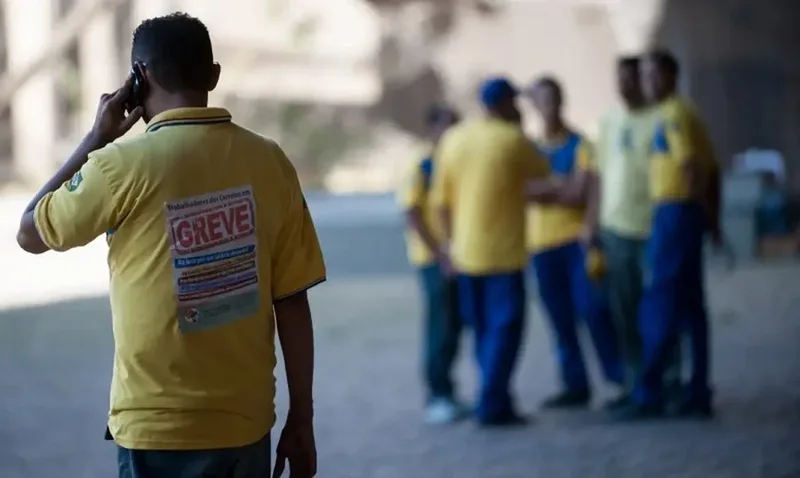 Plano de saúde trava acordo e leva trabalhadores dos Correios à greve