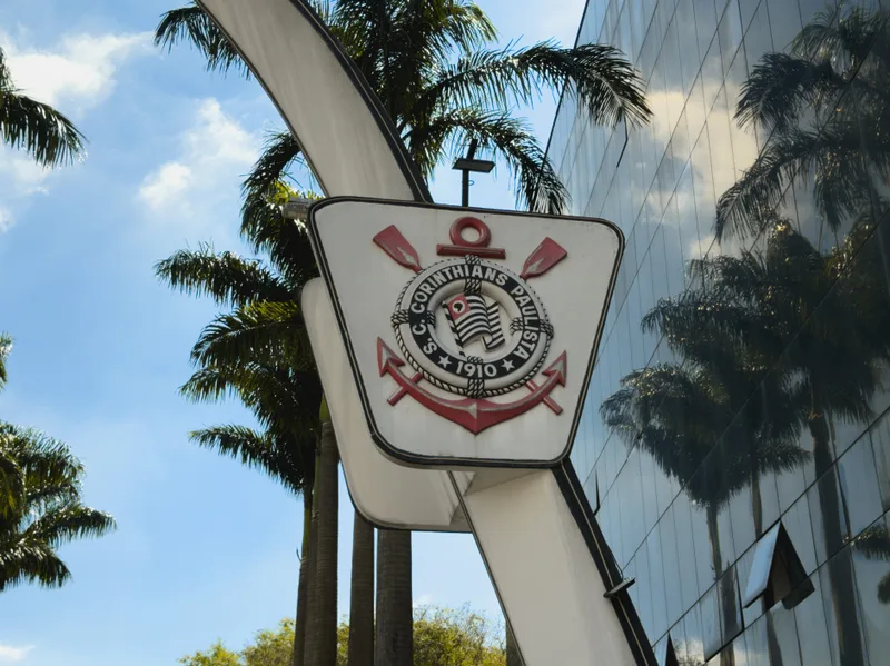 Associados pedem investigação contra três conselheiros do Corinthians