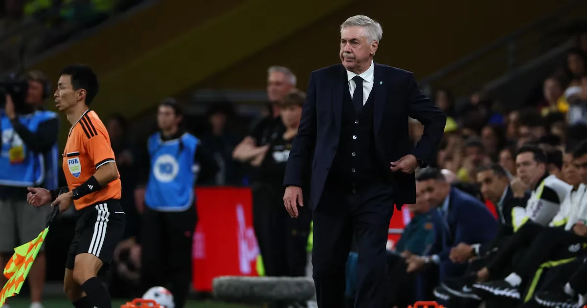 Ancelotti vê futuro na Seleção e explica pênalti cobrado por Vini Jr.