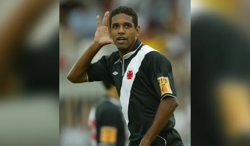 Henrique, campeão continental pelo Vasco, morre aos 49 anos