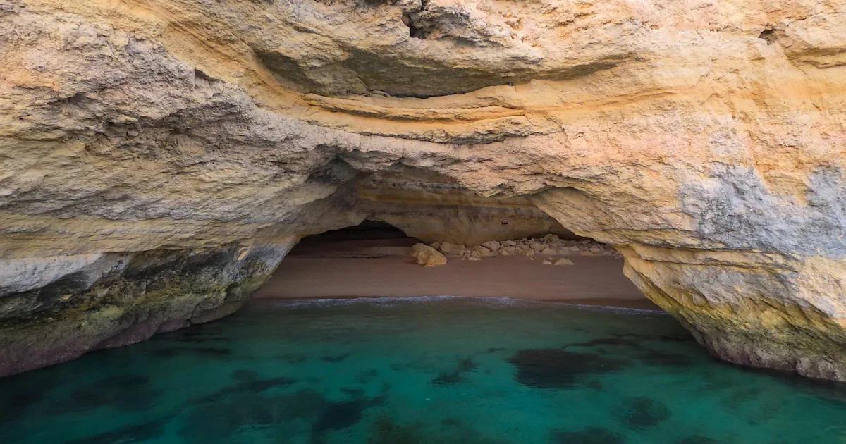 Algarve reúne praias, falésias e trilhas em uma viagem pelo sul de Portugal