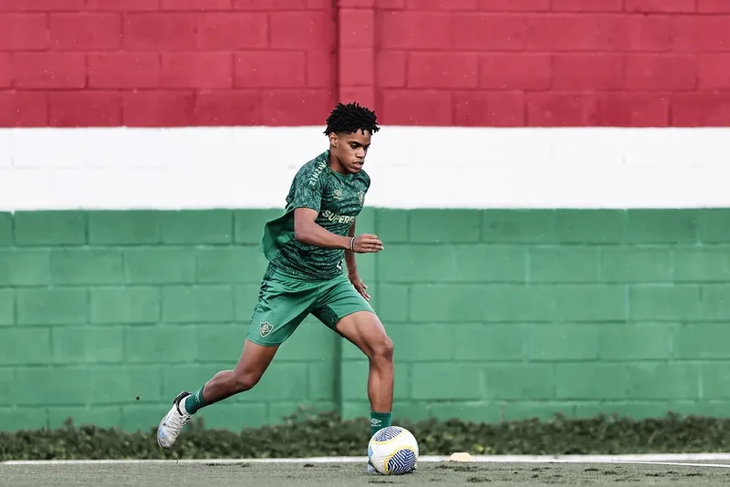 Matheus Reis não ocupará vaga de estrangeiro na nova regra da CBF