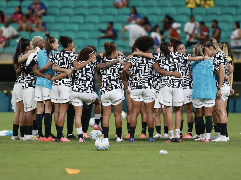 Atletas do Corinthians completam vacinação contra o HPV em ação de saúde