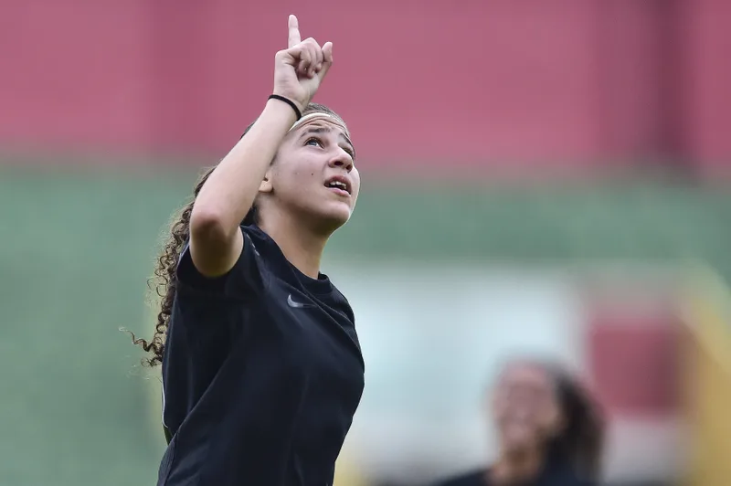 Dulce Maria revela mudança do futsal para o Corinthians e mira estilo de Duda Sampaio