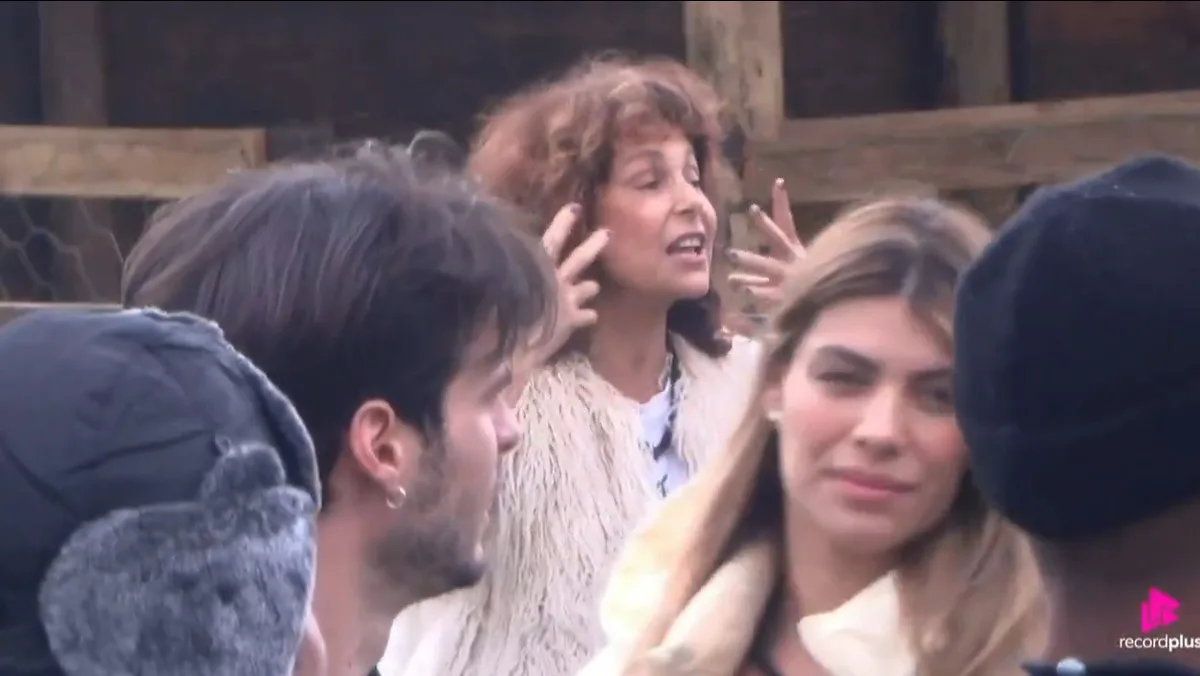 Aula de ordenha termina em discussão entre Giovanna Gold e Ariela Carasso