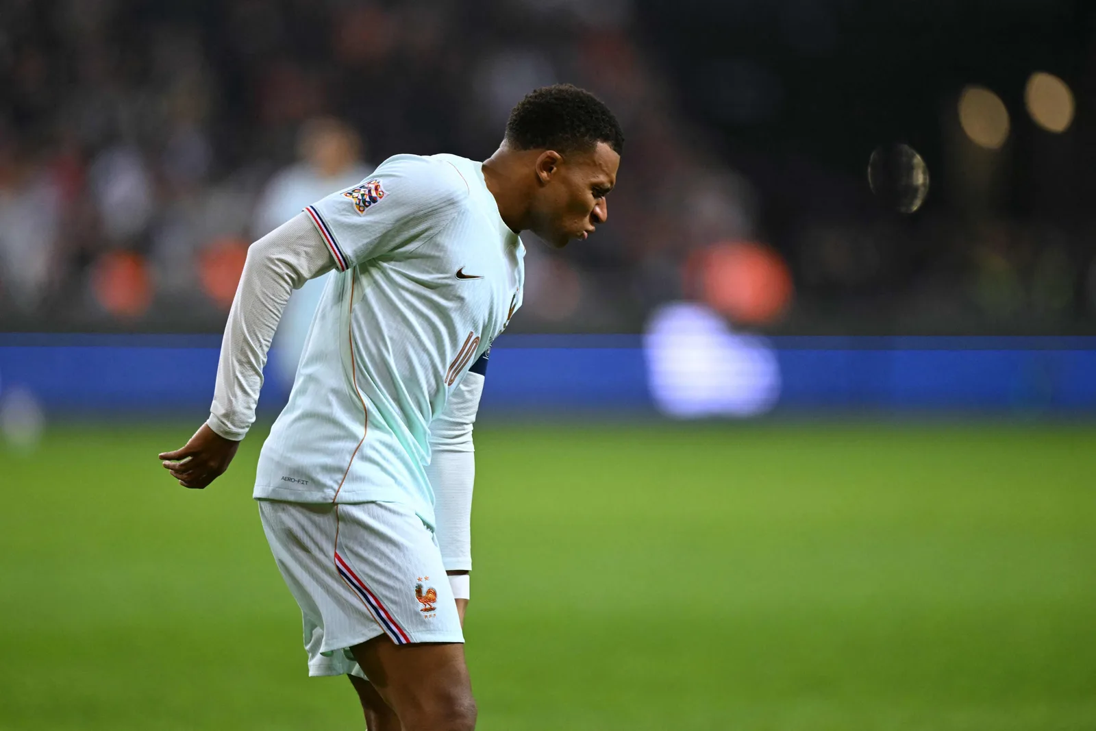 Mbappé tem lesão no joelho e pode voltar para Real x Barcelona