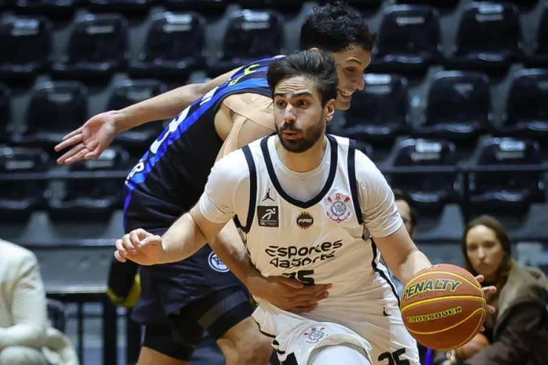 Corinthians supera Pinheiros e retorna à semifinal do Paulista de basquete