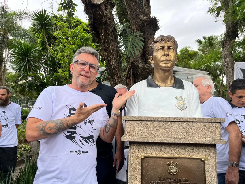 Neto responde a pedidos para retirar busto do Parque São Jorge