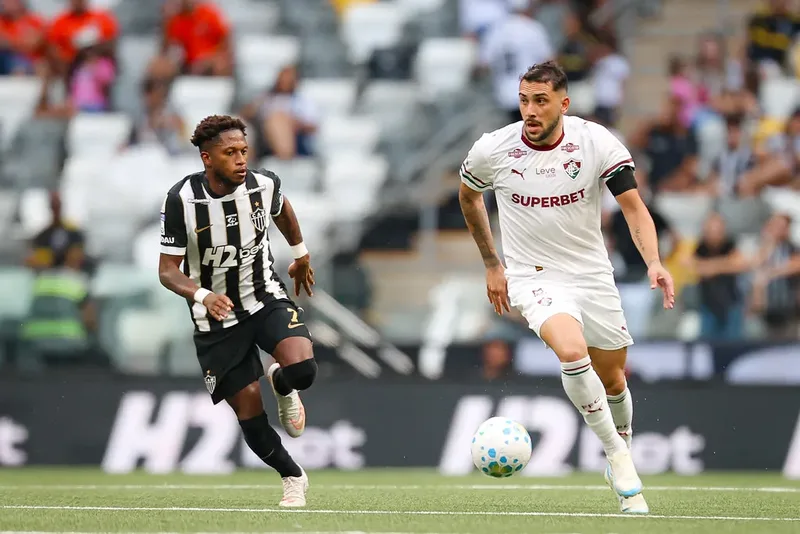 Fluminense avalia mudanças no elenco diante do novo limite de estrangeiros