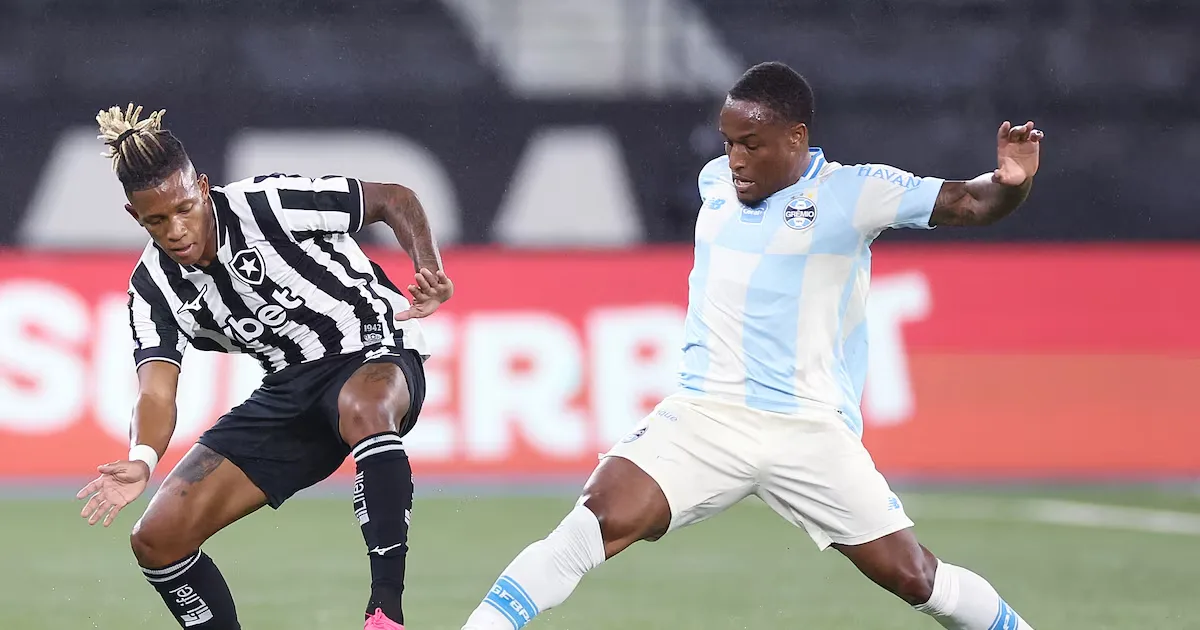 Danilo marca duas vezes, e Botafogo vence o Grêmio por 3 a 2