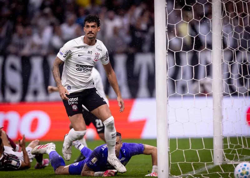 Gustavo Henrique lidera notas do Corinthians após derrota para o Fluminense