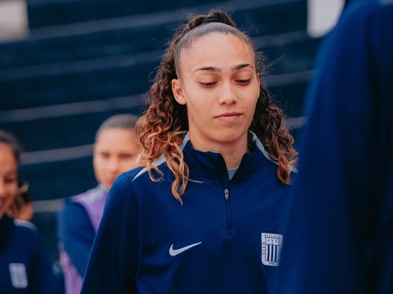 Juliana Passari se lesiona no segundo jogo pelo Alianza Lima
