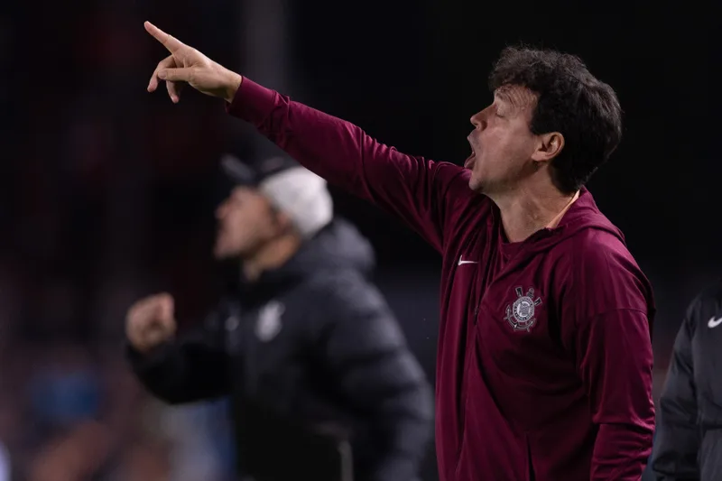 Diniz terá de escolher time do Corinthians para Flamengo e volta da Libertadores